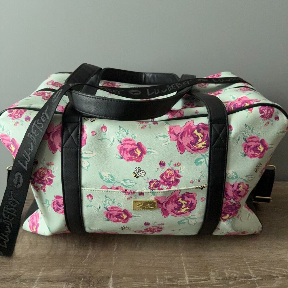 Luv Betsey Betsey Johnson Weekender Duffel Travel Bag Rose Bee Trolley Sleeve